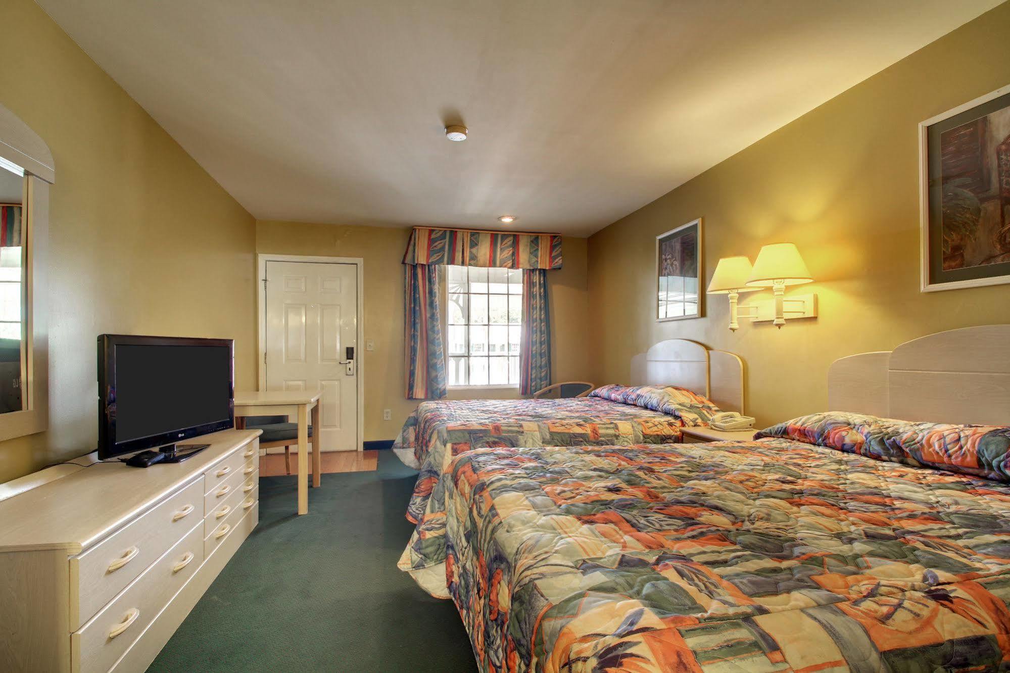 Key West Inn - Childersburg Екстериор снимка