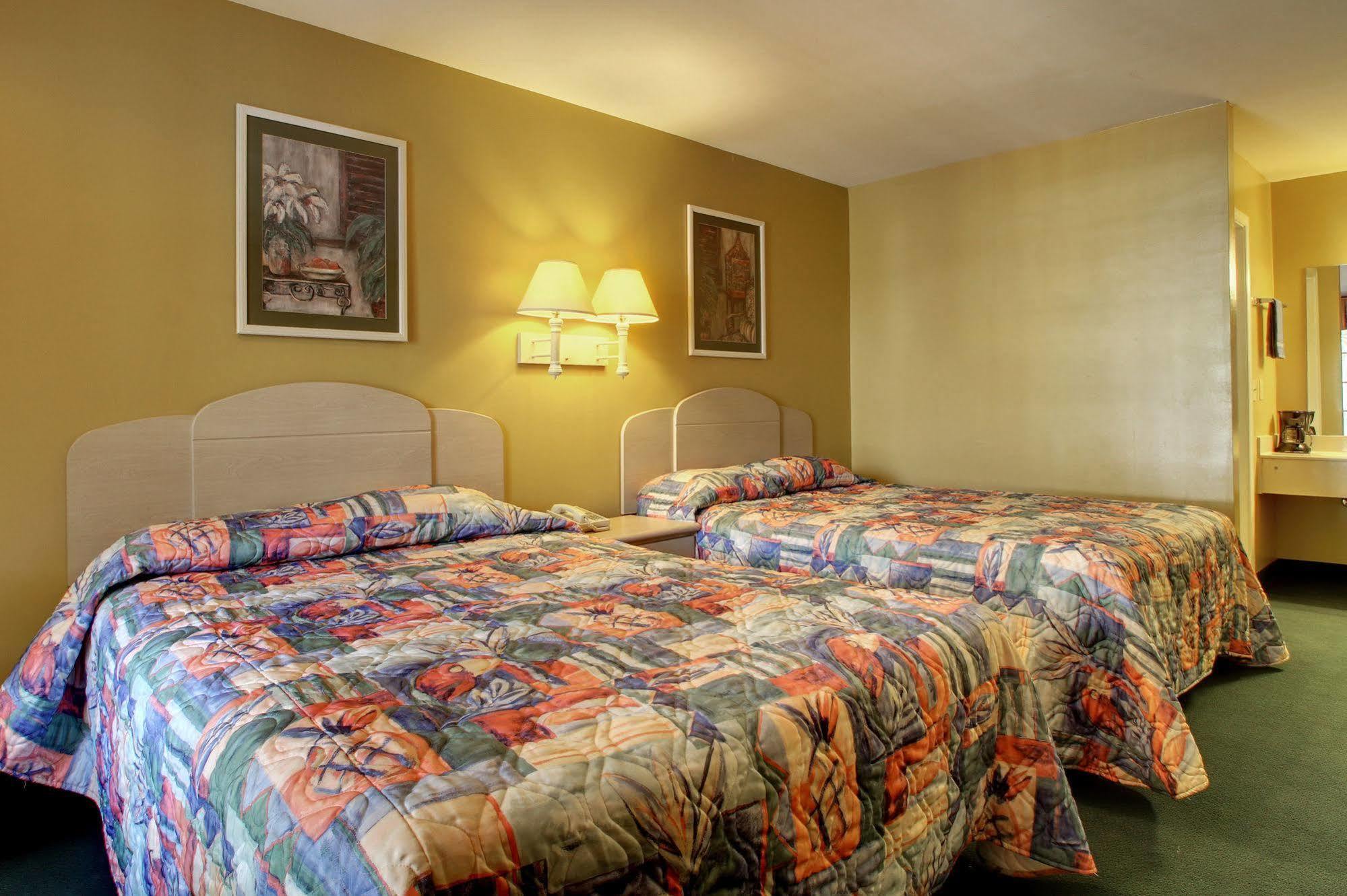 Key West Inn - Childersburg Екстериор снимка