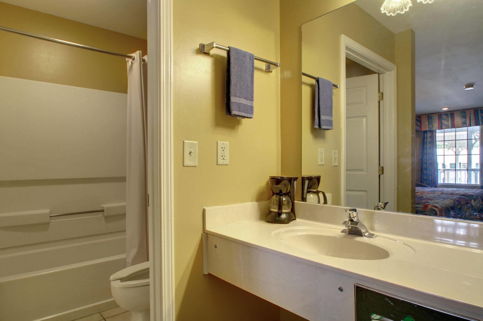 Key West Inn - Childersburg Екстериор снимка