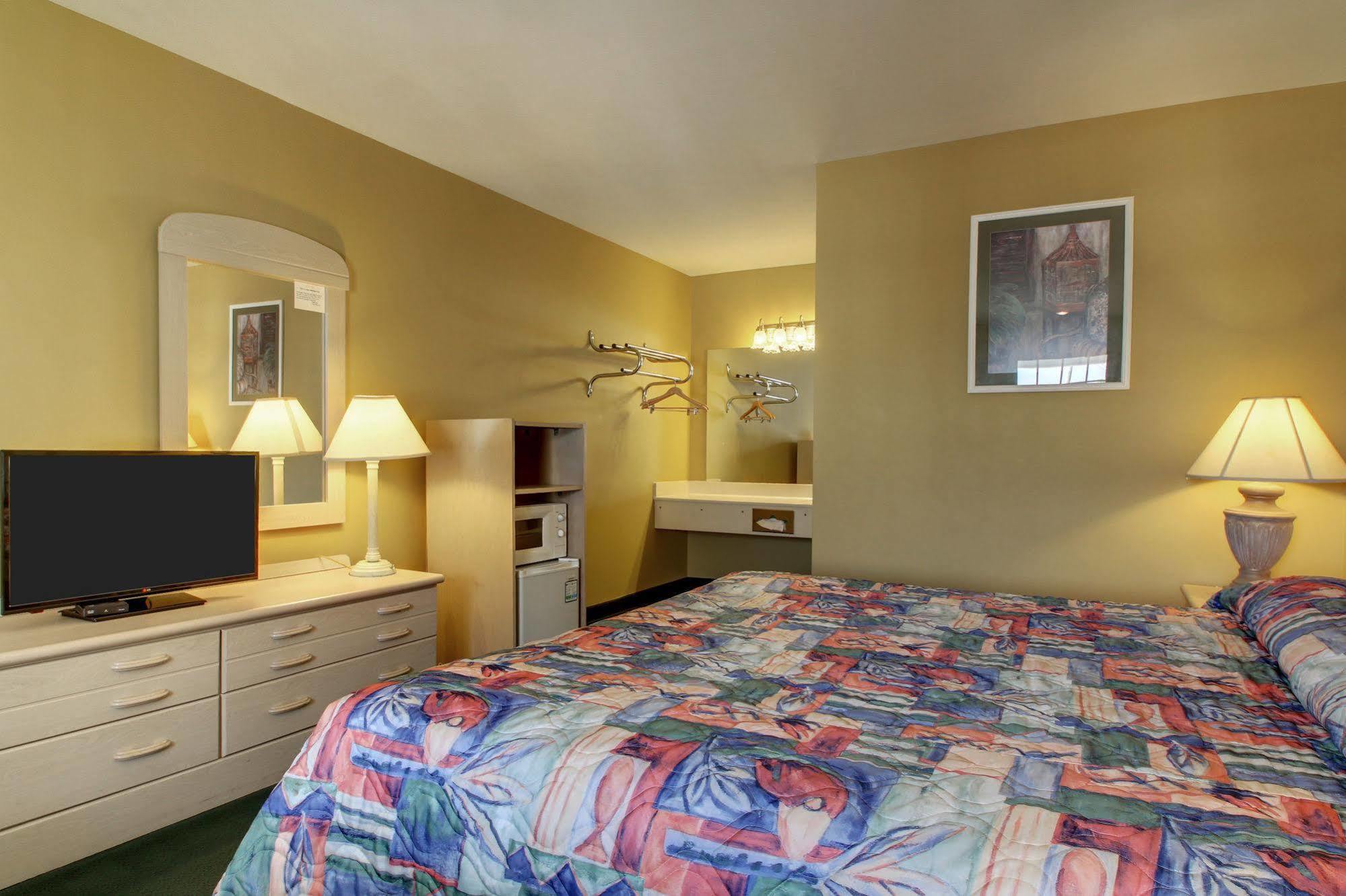 Key West Inn - Childersburg Екстериор снимка