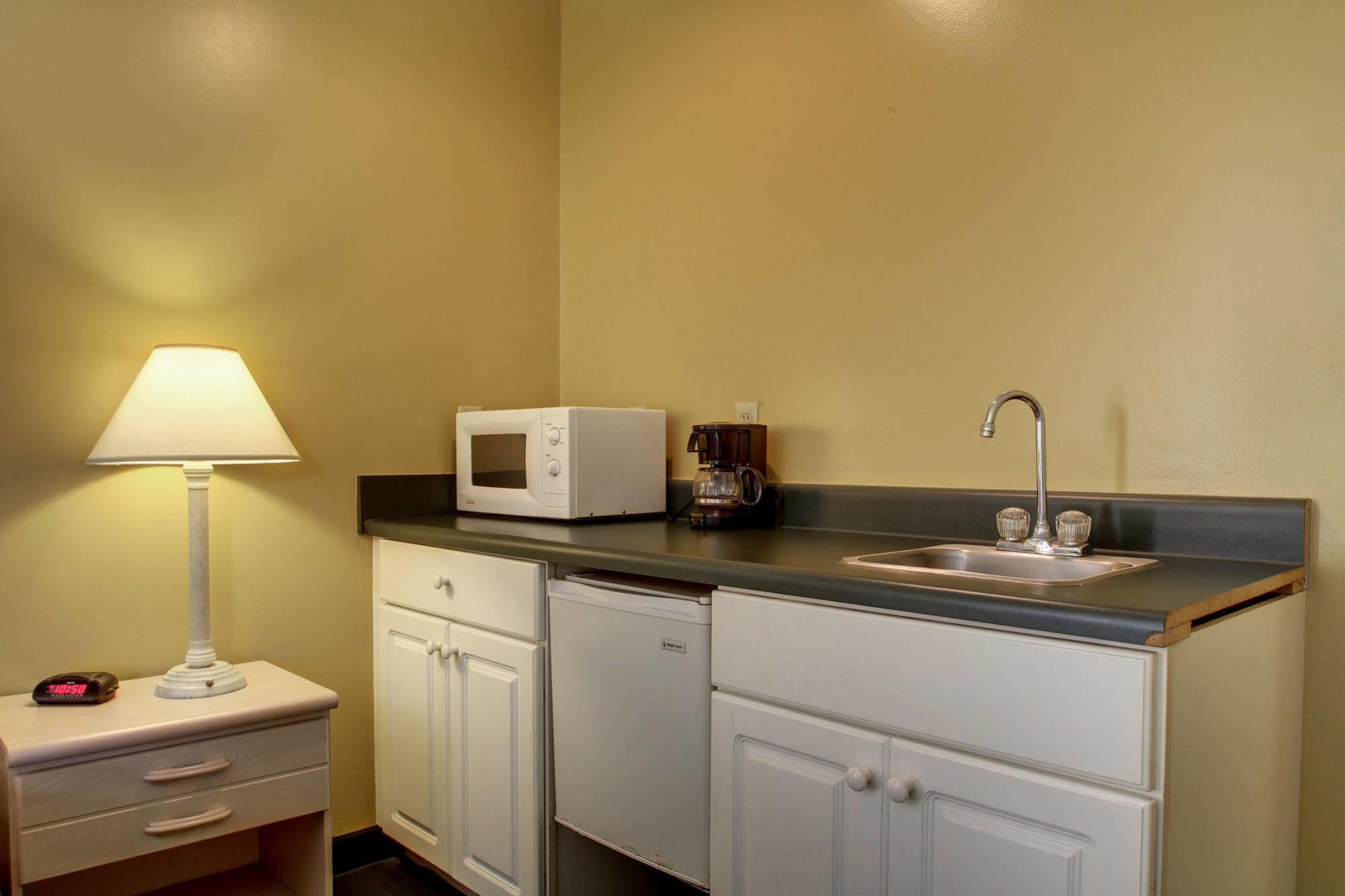Key West Inn - Childersburg Екстериор снимка