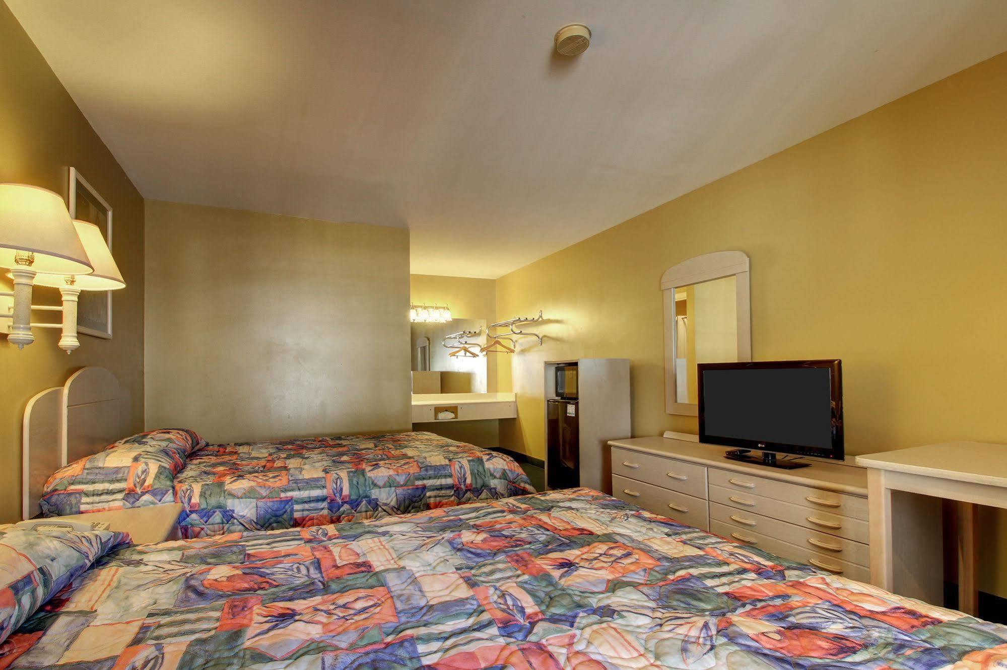 Key West Inn - Childersburg Екстериор снимка