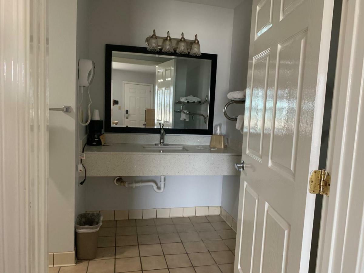 Key West Inn - Childersburg Екстериор снимка